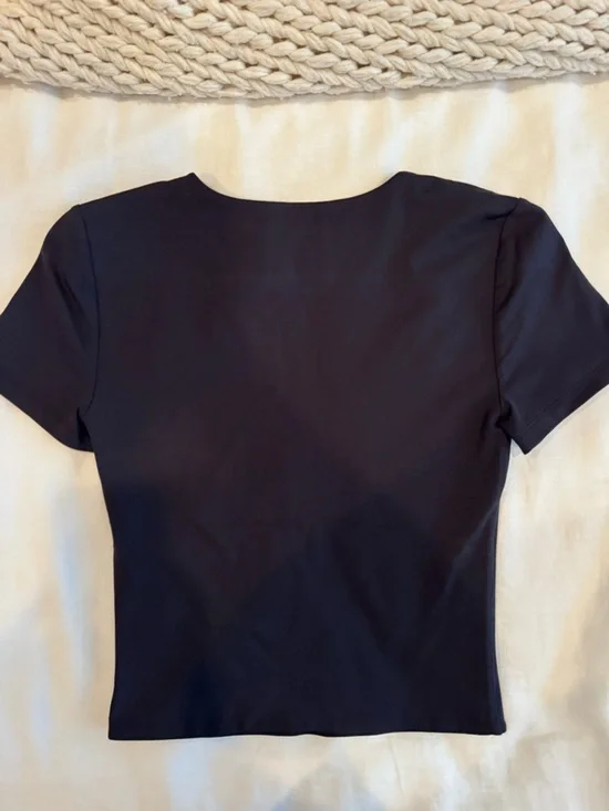 Aritzia Black Short Sleeve Contour Tee - Picture 2 of 2